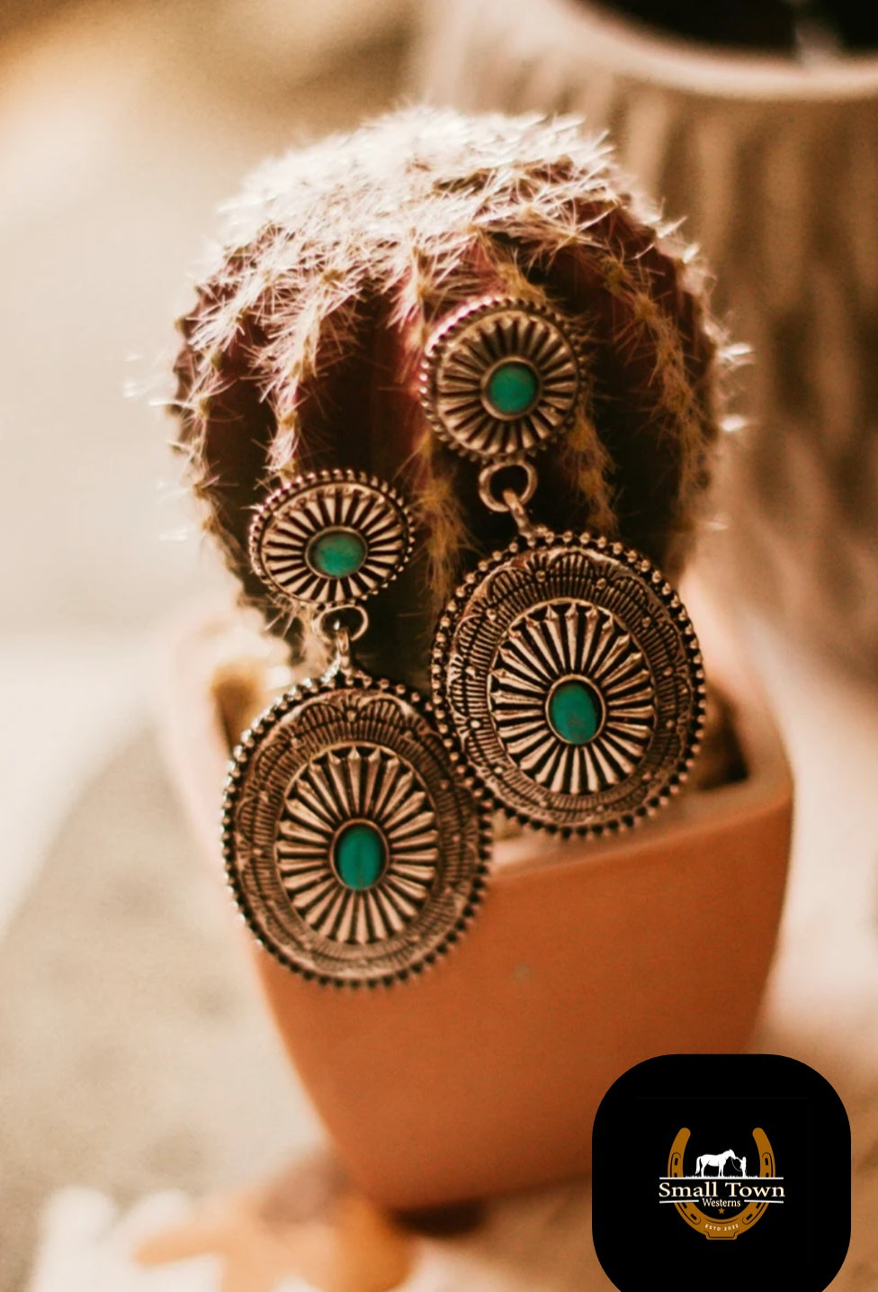 Dos Conchos Dangle Earrings