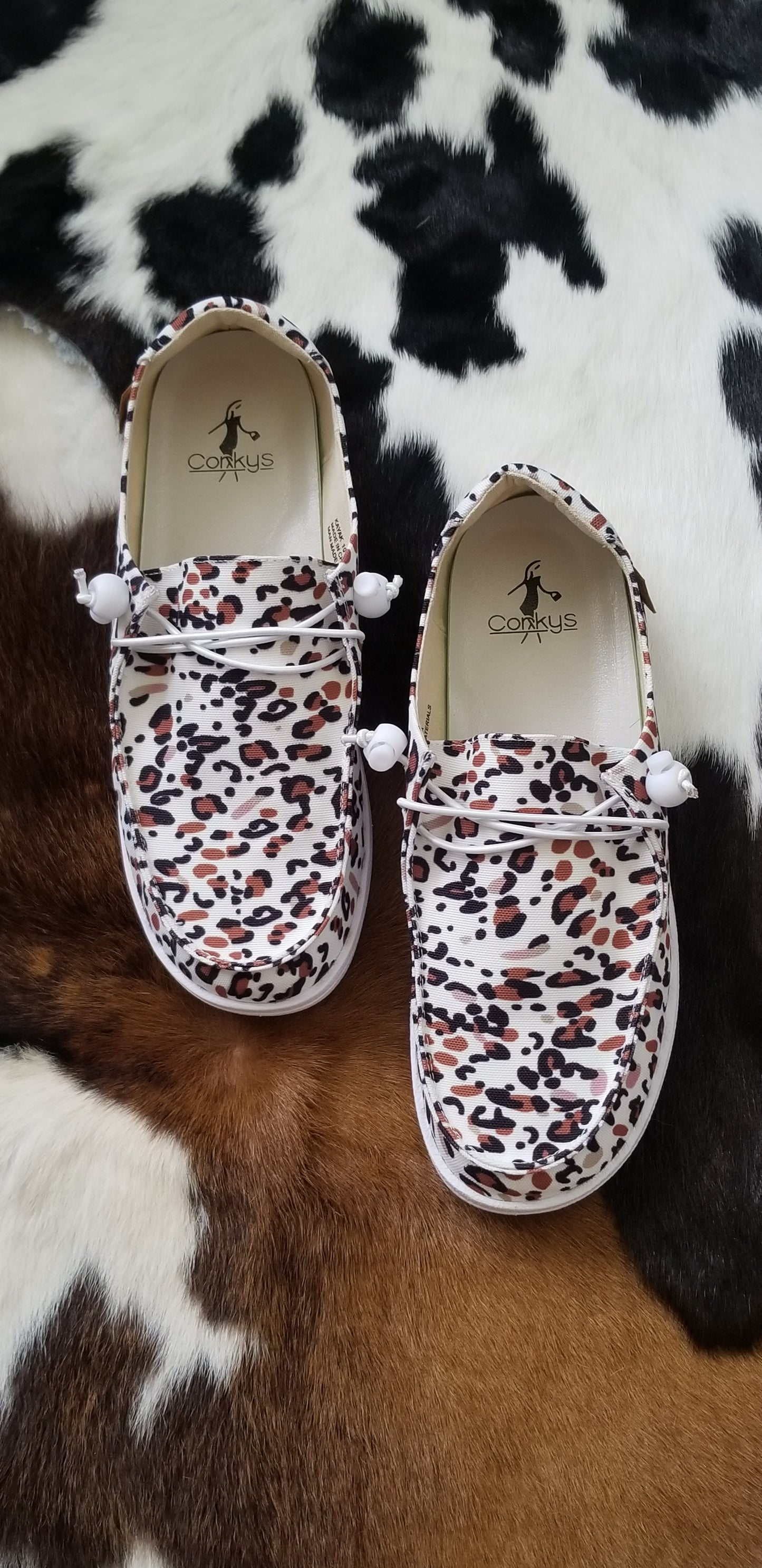 Kayak Snow Leopard Slip-On Shoes | Western Cowgirl Comfort Slip-On Sneakers