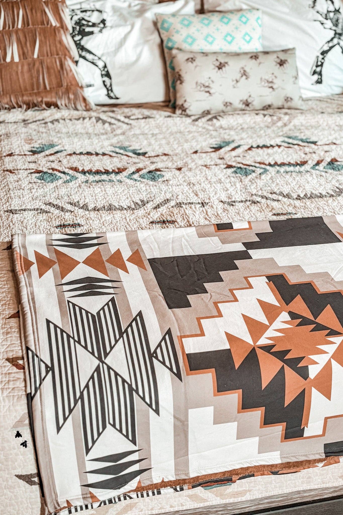 Santa Fe Dust Blanket | Western Aztec Plush Reversible Throw Blanket