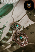Load image into Gallery viewer, Dos Conchos Necklace
