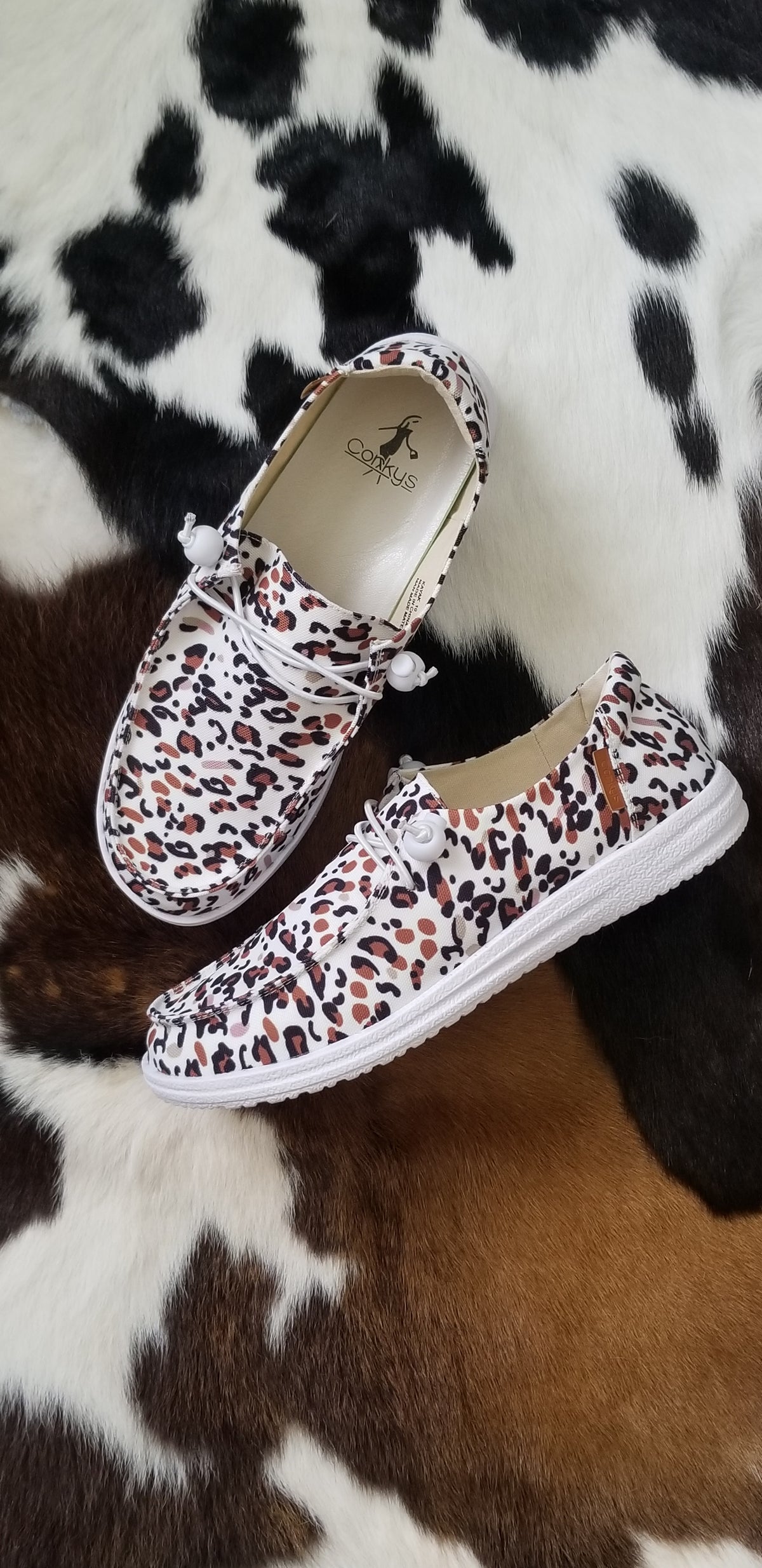 Kayak Snow Leopard Slip-On Shoes | Western Cowgirl Comfort Slip-On Sneakers